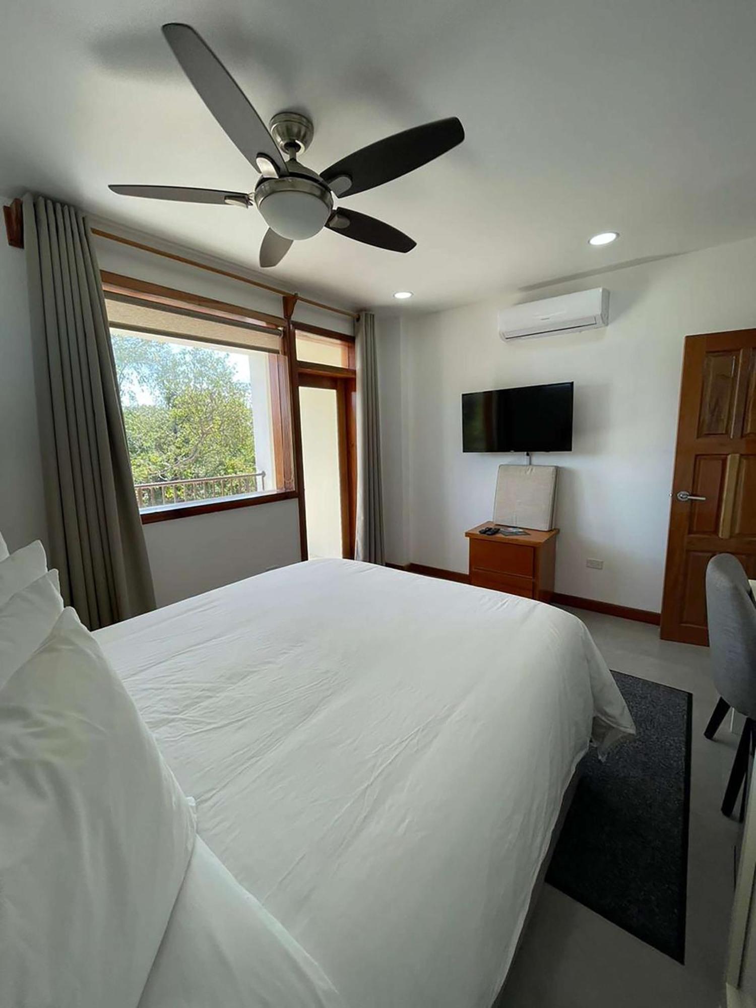 Best Western Grand Baymen Gardens San Pedro  Luaran gambar